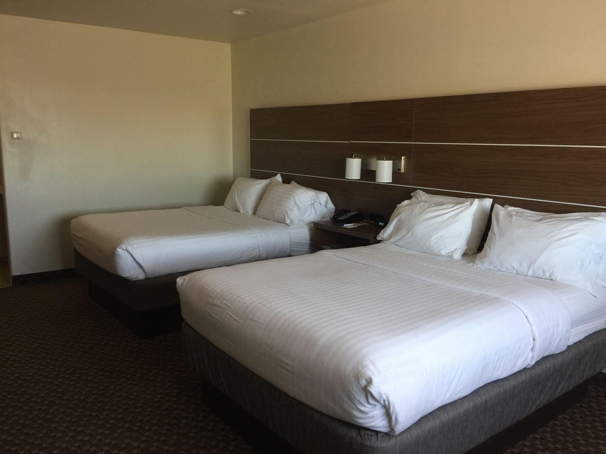 Holiday Inn Express Santa Rosa, An Ihg Hotel מראה חיצוני תמונה